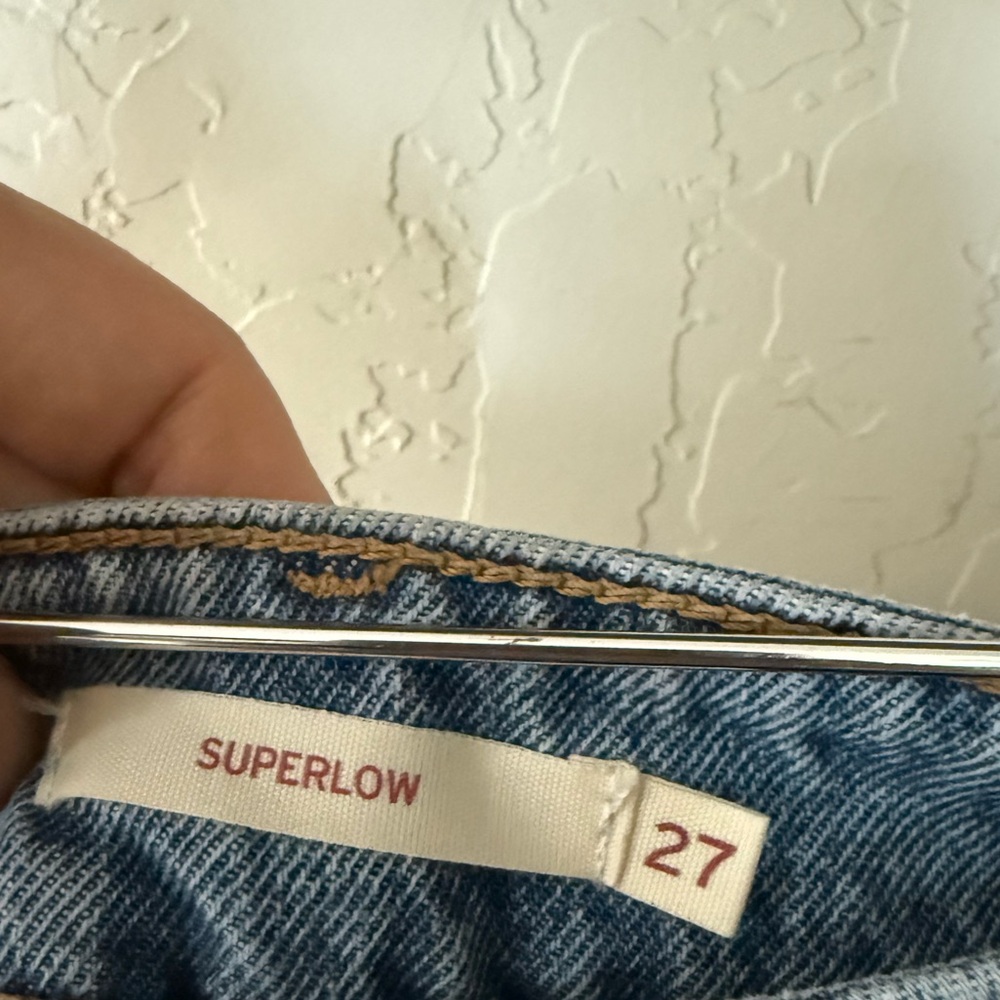 Levi's|Women’s low rise superlow loose jeans,Light wash Straight/wide leg•••27 - Picture 11 of 16